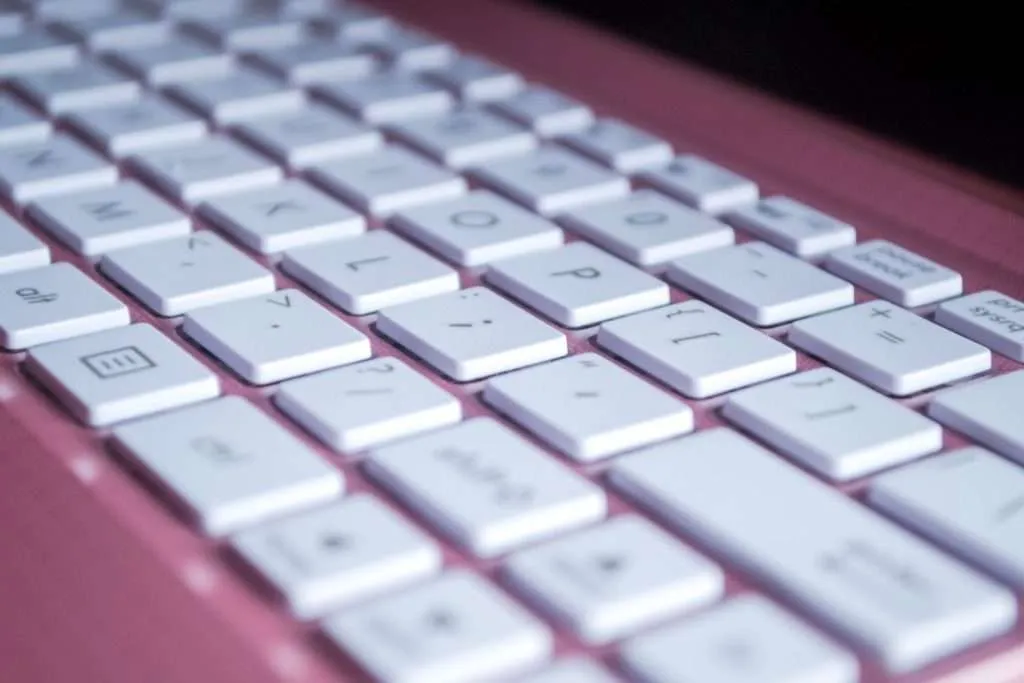 marketing-automation-efficiency-featured Glowing interconnected gears and light paths routing small task tokens automatically above a laptop
