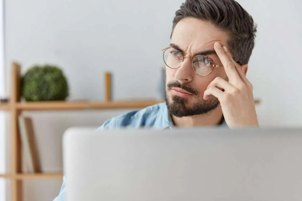 marketing-automation-efficiency-featured Glowing interconnected gears and light paths routing small task tokens automatically above a laptop